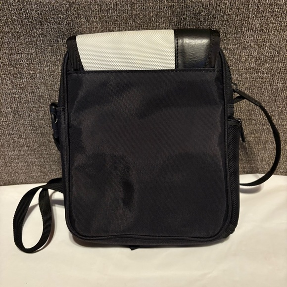 Nintendo DS Mario Carrying Case Bag Black Strap Pockets Buckle Zippered - Picture 5 of 9